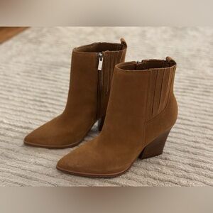 Marc Fisher pointed toe boots - Brown Suede - W7.5